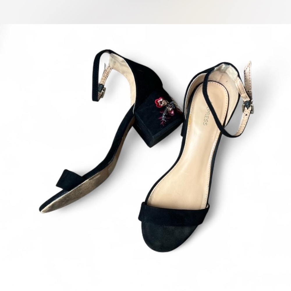 Express Black Block Strappy Sandals with Floral Embroidered Heel – Size 7